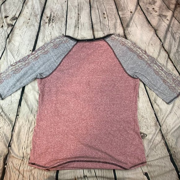 Maurices Semi- Sleeve Womens Top with Aztec Design Size Zero - Picture 2 of 8